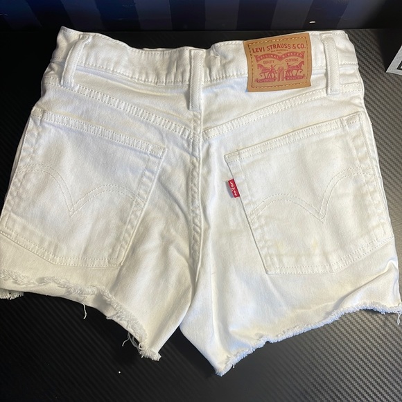 Women’s Levi White Short Shorts - Picture 1 of 4
